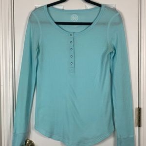 So teal blue long sleeved thermal perfect tee shirt size medium.